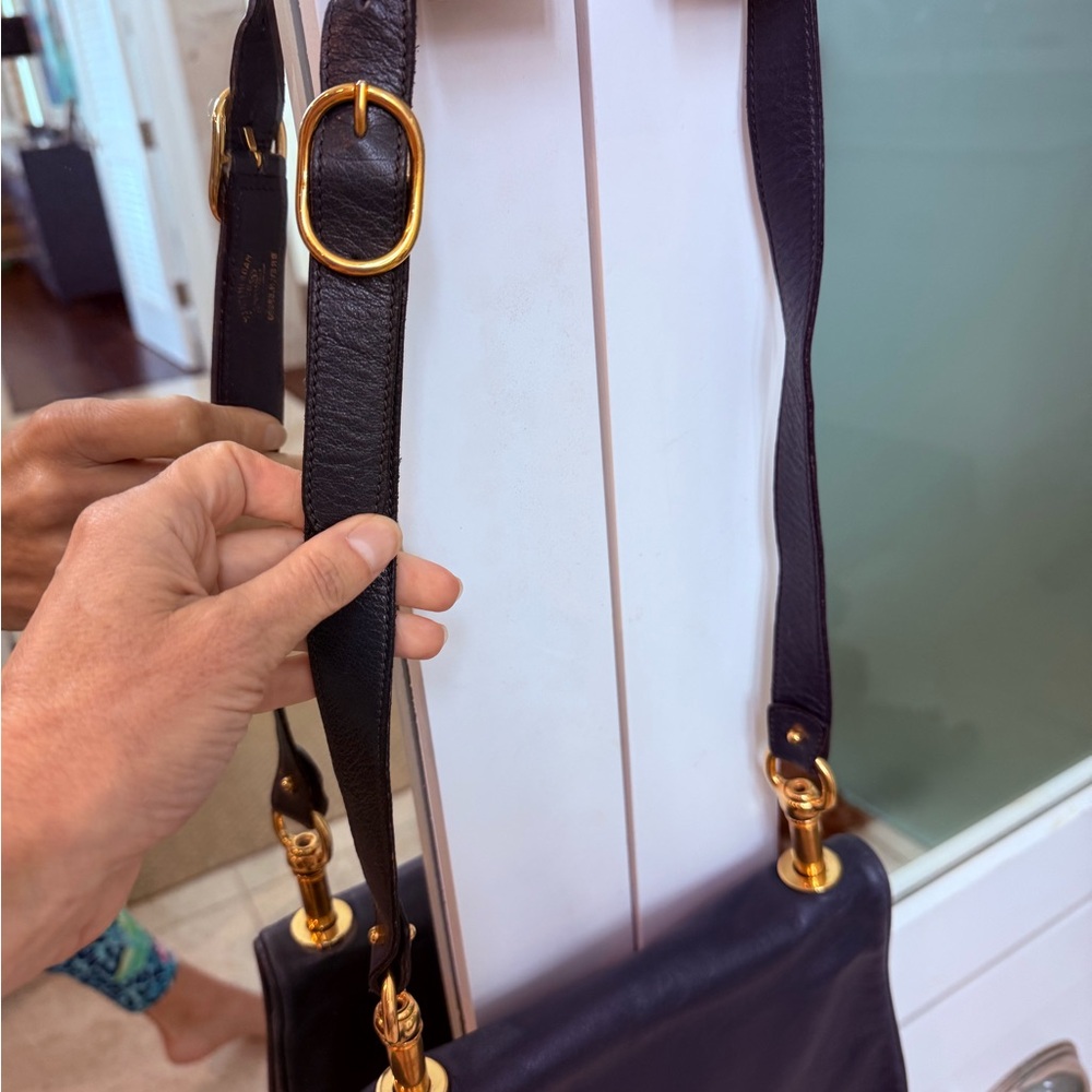 Vintage Gucci Navy Leather Shoulder Bag with Gold Logo - Picture 4 of 13